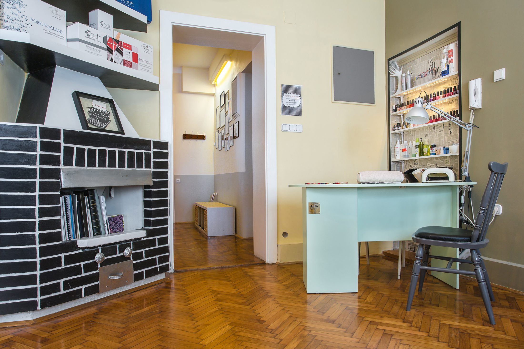 Detalji kozmetičkog salona Donita